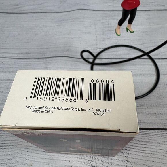 VTG 1996 Hallmark Keepsake Christmas Ornament HIGH STYLE Hair Dresser with Box - Picture 4 of 4